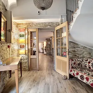 auberge-du-chardon-bleu.fr-provencehotel.com/
